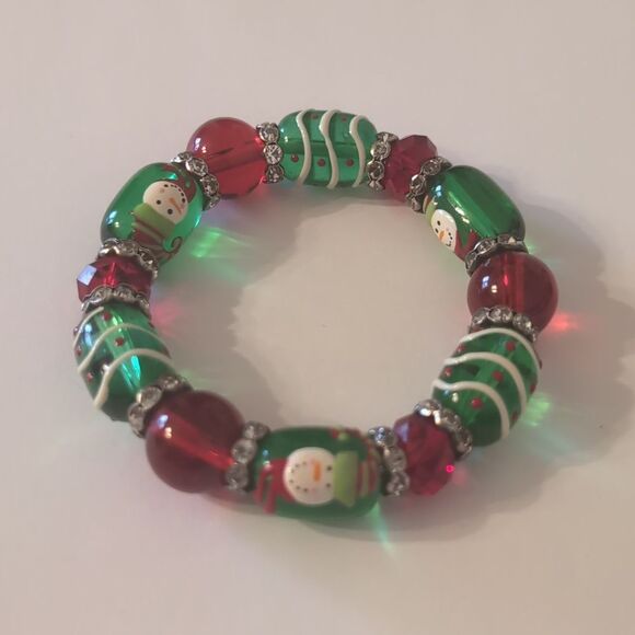 675 Red and Green‎ Christmas Snowman Glass Beaded Stretch Bracelet - Picture 3 of 4